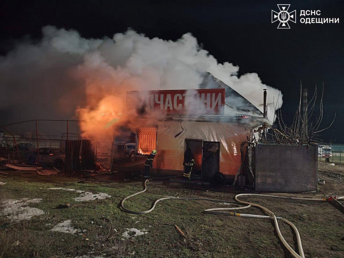 РФ атакувала енергетику та житловий сектор Одещини: є загиблі та поранені (фото)