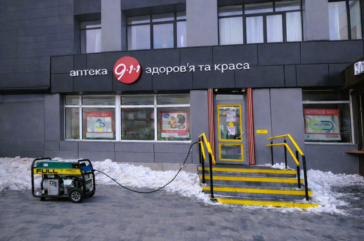 'Аптеки 9-1-1' під час війни стають справжніми пунктами підтримки: історія роботи у прифронтовому Ізюмі