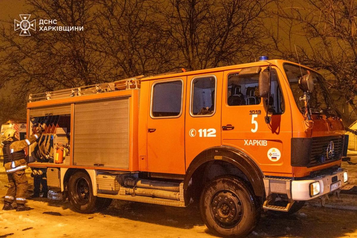 Росія масовано вдарила по Україні дронами і ракетами: палають будинки, є постраждалі Росія масовано вдарила по Україні дронами і ракетами: палають будинки, є постраждалі