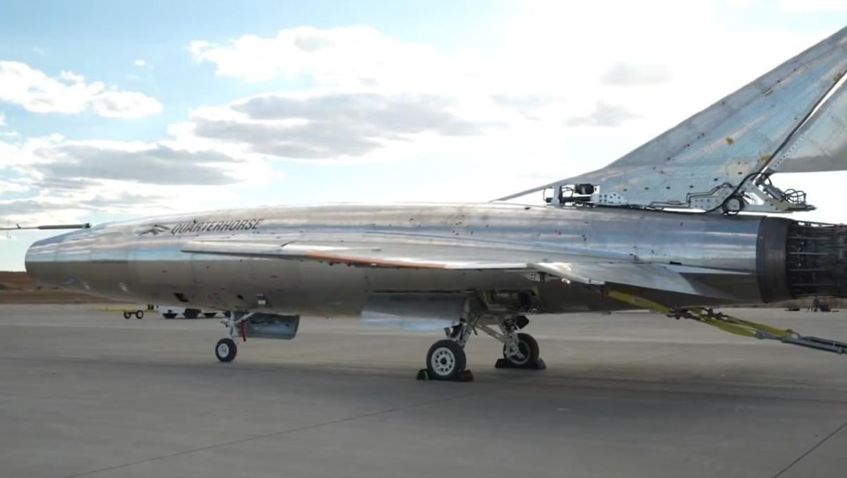 За шаг до революции: американцы создали беспилотный самолет размером с F-16 (видео) За шаг до революции: американцы создали беспилотный самолет размером с F-16 (видео)