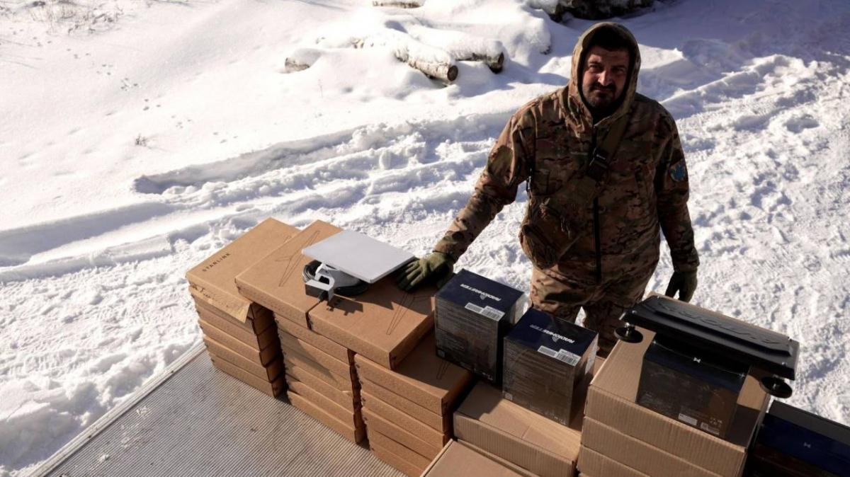 'Стальной фронт' Ахметова передал 157-й ОМБр технику и оборудование на миллионы гривен