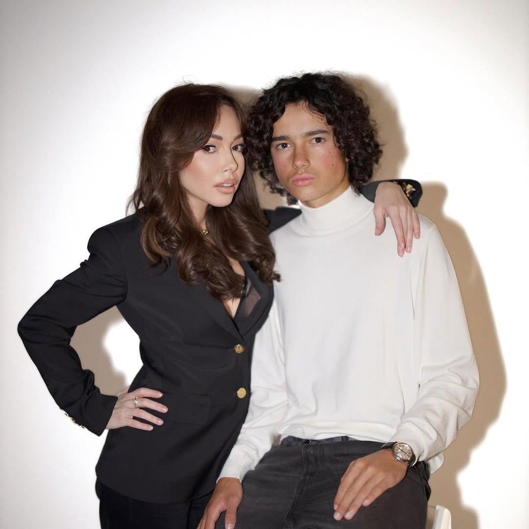 Кухар показала дорослого сина і публічно звернулася до нього: рідкісні фото