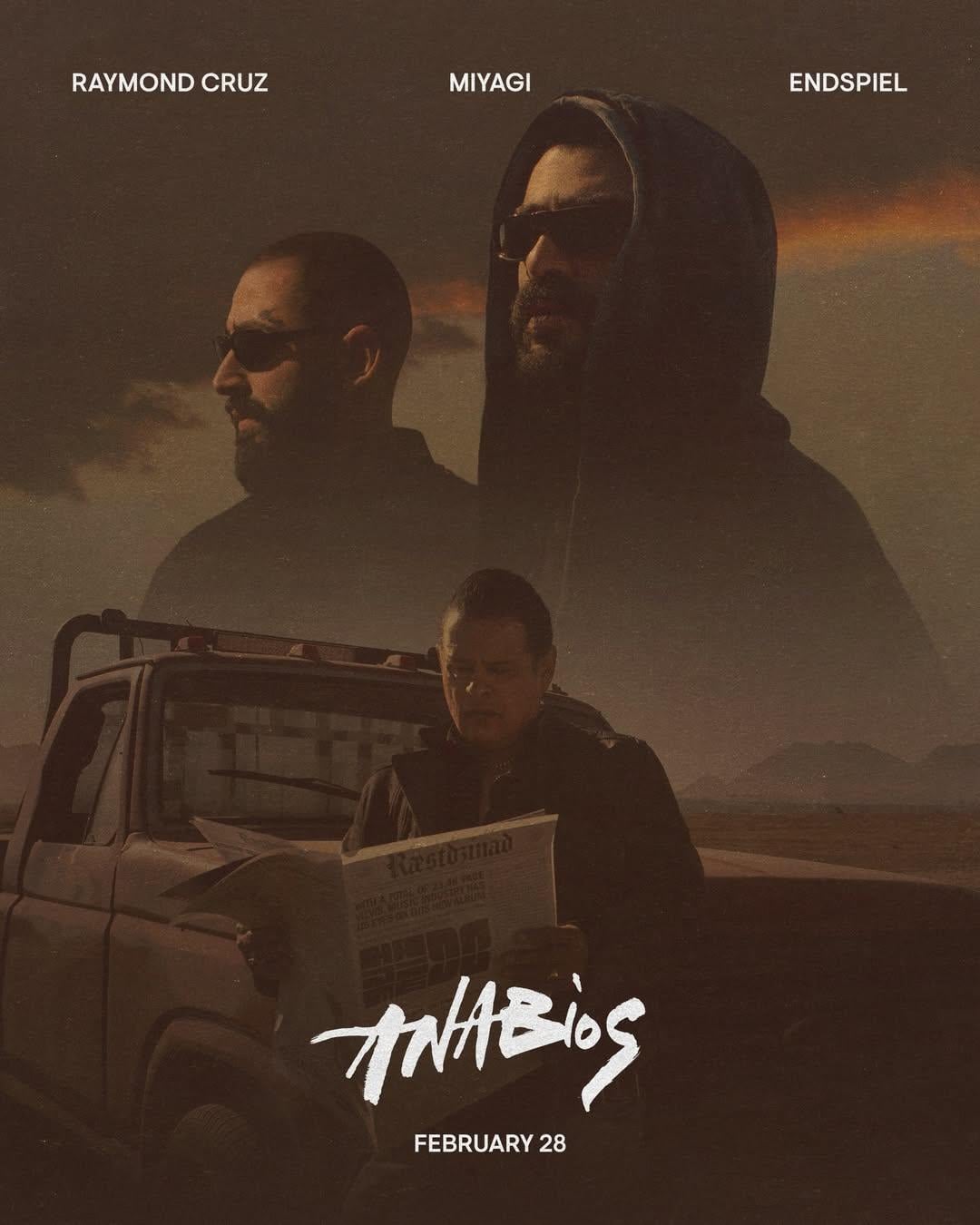 Звезда 'Во все тяжкие' пустился во все тяжкие и снялся с российскими рэперами (фото) Звезда 'Во все тяжкие' пустился во все тяжкие и снялся с российскими рэперами (фото)