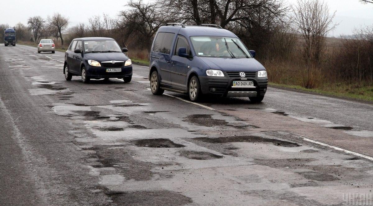 'Ями серйозні всюди': експерти розповіли, як вирішити проблему доріг в Україні
