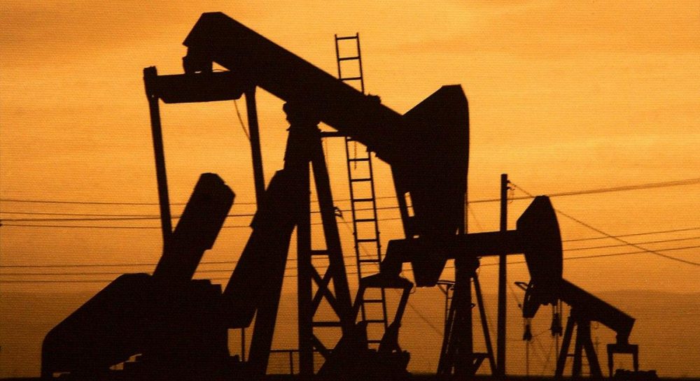 Тегеран скорочує видобуток нафти через морську блокаду США