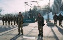 У центрі Києва встановлено символічну антидронову сітку - символ "дороги життя" на фронті