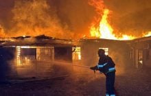 Росіяни масовано обстріляли Херсон: у місті виникли масштабні пожежі, є багато поранених