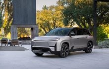 Изменился до неузнаваемости: Toyota представила новое поколение популярного кроссовера