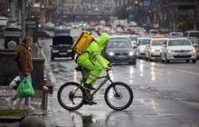 Glovo массово списывает с клиентов незапланированные чаевые от тысячи гривен, – пользователи Threads