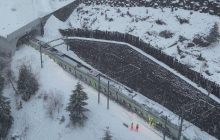 У Швейцарії потяг зійшов із рейок через лавину