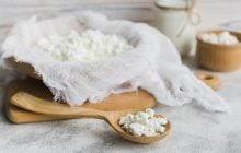 Що додати в сир, якщо він рідкий: як робили наші бабусі