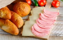 Кто придумал "Докторскую" колбасу: из чего ее делали в СССР и что внутри сейчас