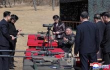 "Великолепное оружие": Ким Чен Ын показал снайперские винтовки "нового поколения"