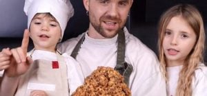 Муж Дорофеевой показал рецепт "Муравейника", который напомнит вкус детства (видео)