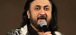 Известного певца заподозрили в схеме выезда мужчин за границу: он эмоционально отреагировал