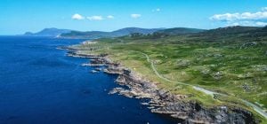 В Ірландії є чарівний острів, де можна пройти слідами кінозірок: чим ще він особливий