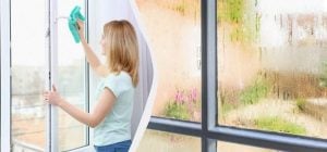 Этим средством нужно один раз натереть окна: больше не будут "потеть" и "плакать"