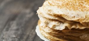 Млинці не прилипнуть навіть до "невдалої" сковороди: допоможе хитрий трюк з тістом