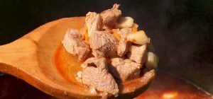 Ці три помилки все псують: як приготувати гуляш з яловичини як в СРСР