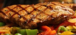 Куряча грудка завжди буде соковитою з цим простим трюком