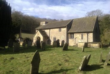 У Британії є "зачароване" село з незвичайною старовинною церквою: у чому її особливість