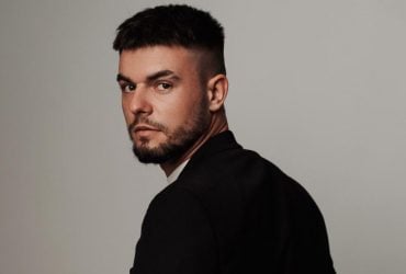 "Складно морально": відомий співак розповів, як ледь вилетів з України