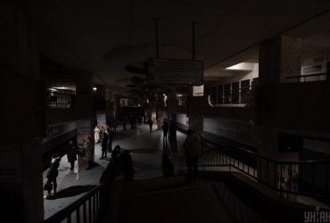 Сильні морози та постійна темрява: в AP розповіли про життя киян під російськими ударами