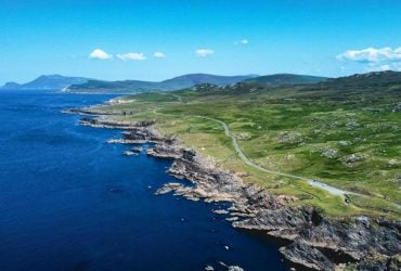 В Ірландії є чарівний острів, де можна пройти слідами кінозірок: чим ще він особливий