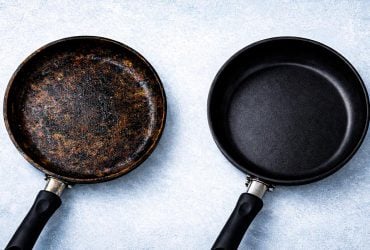 Две ложки сока - и даже старые советские сковородки заблестят, как новые: что это за трюк