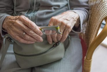 Як зрозуміти, що людина старіє правильно: лікарі перелічили 7 ознак