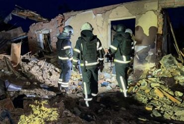 Окупанти вгатили дронами по Богодухову і вбили матір з дитиною, є поранені (фото)