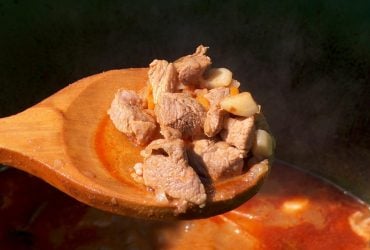 Эти три ошибки все портят: как приготовить гуляш из говядины как в СССР