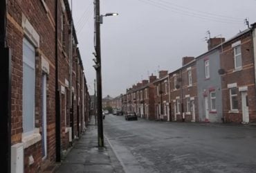 Місто-привид з фальшивими вікнами: у Британії є незвичайне селище с покинутими будинками