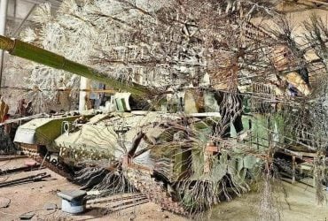 Россия и Украина меняют тактику дронов из-за появления танков-ежей, - Forbes