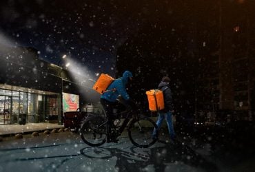 Ренессанс курьерских служб: блэкауты, гололед, ТЦК и "банановая лихорадка" создали рекордный спрос на доставку
