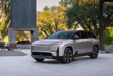 Изменился до неузнаваемости: Toyota представила новое поколение популярного кроссовера