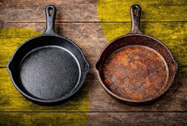 Тільки цим дідівським засобом вдалося відмити стару чавунну сковорідку: про що мова
