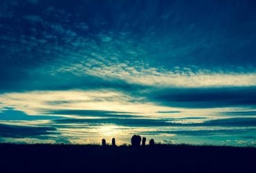 У Британії знаходиться неймовірне камʼяне село, в якому можна зустріти аналог Стоунгенджа