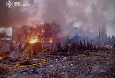 Росія масовано атакувала Київ та область: палають будинки (відео)