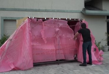 Американець випробував дешевий електрокар з Китаю і був дуже здивований, як він їде (відео)