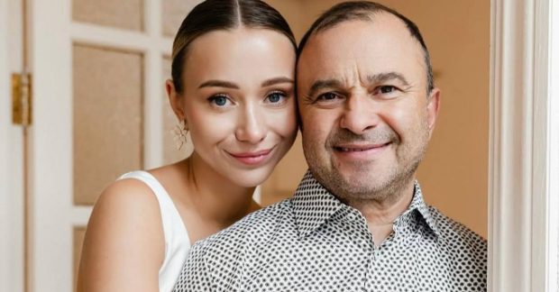 дружина співака розповіла, що купила квартиру для сина