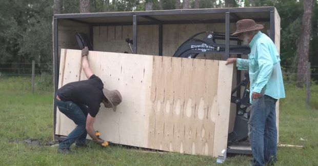 Американец купил дешевый китайский экскаватор и сильно удивился тому, что получил (видео) Kép