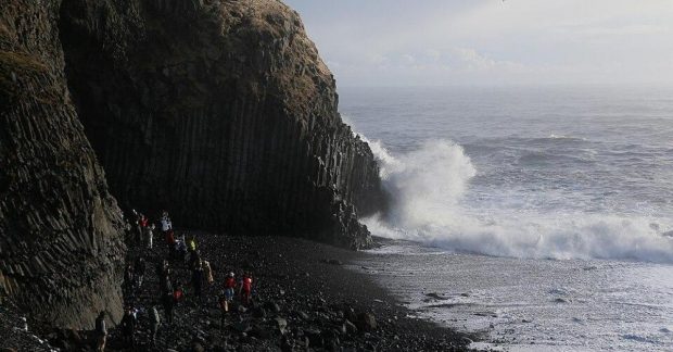 Прощай, Рейнисфьяра: фотограф показал, как стихия изменила легендарный черный пляж в Исландии (видео) Kép
