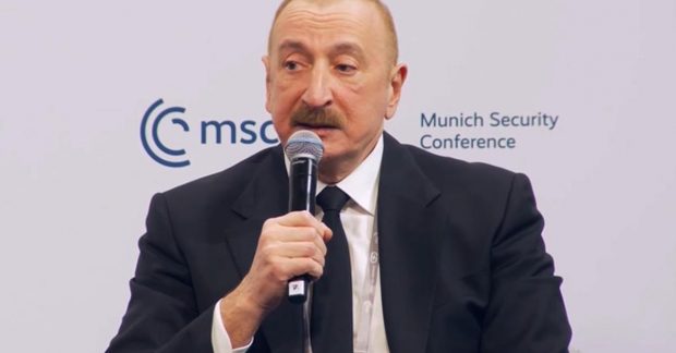 Алиев рассказал, как РФ трижды атаковала посольство Азербайджана в Киеве Kép