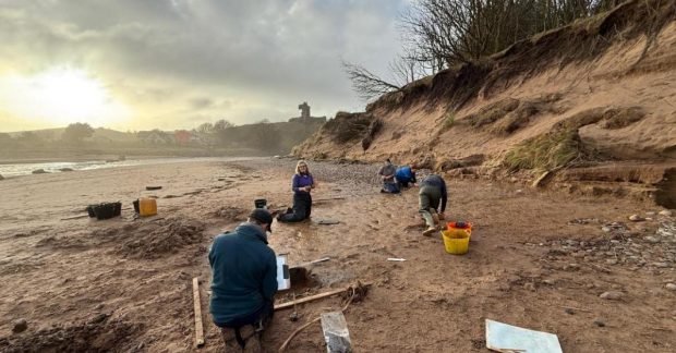 Археологи нашли следы римской эпохи на шотландском пляже: о чем это говорит (фото, видео) Kép