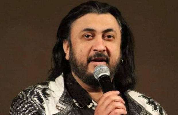 Известного певца заподозрили в схеме выезда мужчин за границу: он эмоционально отреагировал