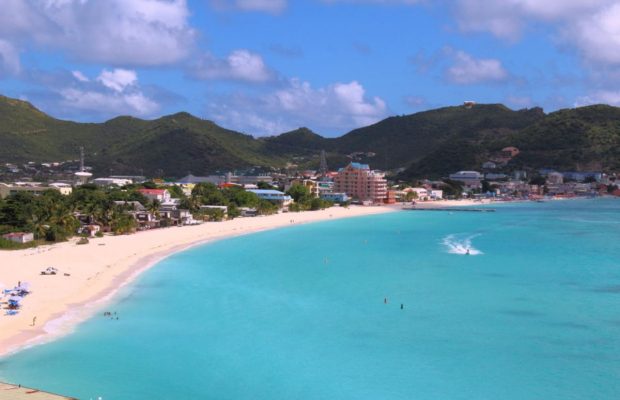 Популярний райський острів у Карибському морі закривають для туристів: у чому причина