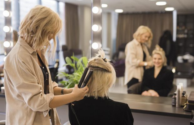 Модные стрижки 2026: молодят и выглядят дорого - варианты после 40 и 50 лет (фото)