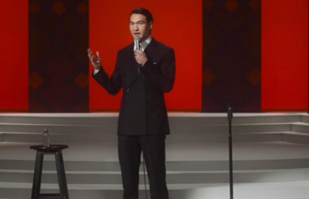 Звезде шоу "Что было дальше" запретили въезд в Россию - он не может покинуть Москву (фото)