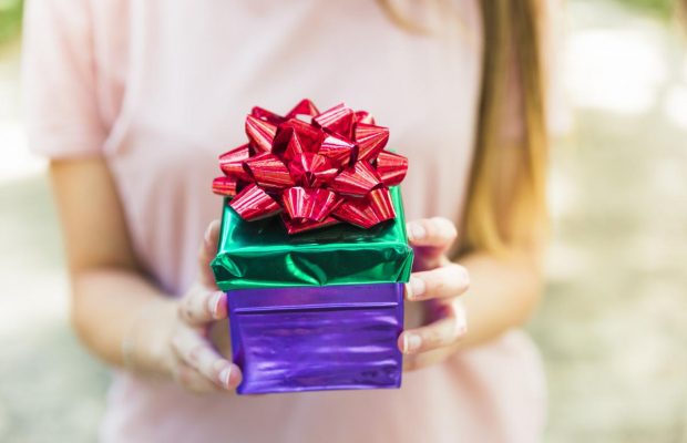 Що подарувати на день народження Рибам: 10 ідей для неї і для нього